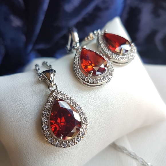 Swarovski Elements 925 Sterling Silver Red Teardrop Necklace & Earrings SET NEW - Picture 4 of 14